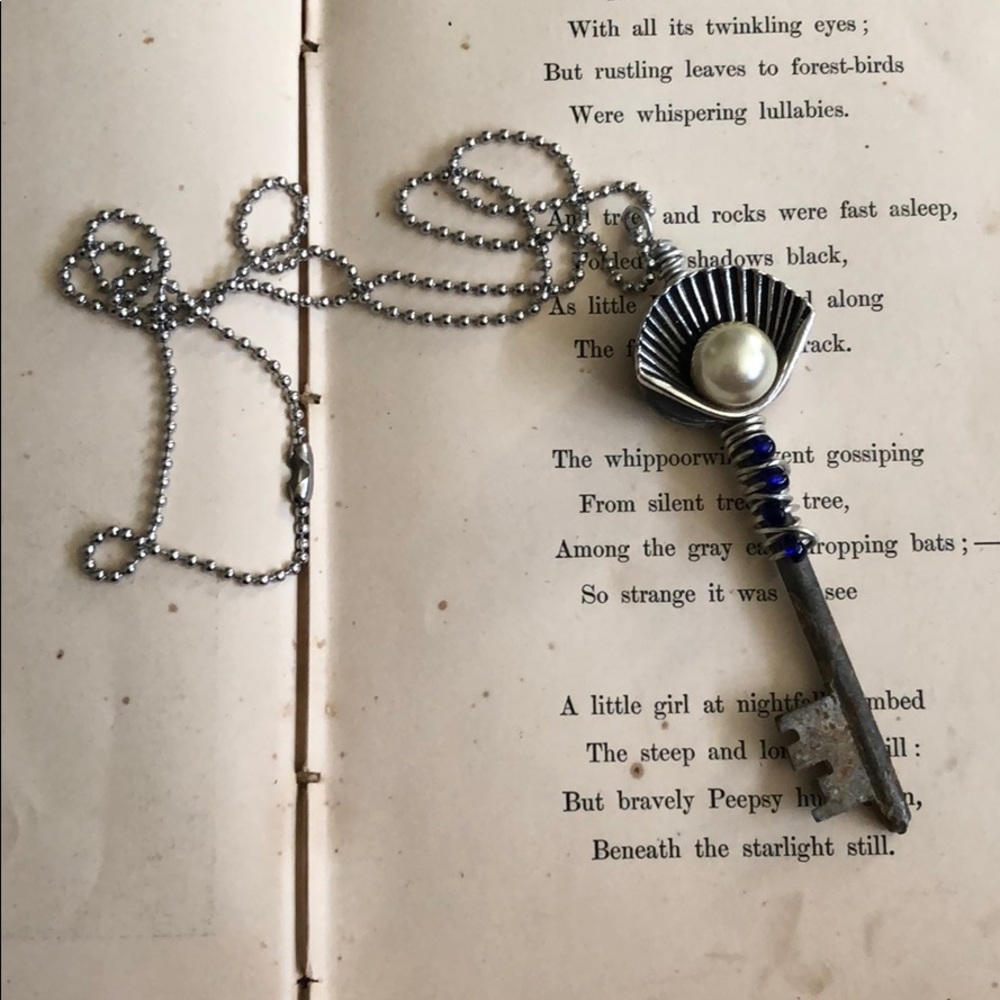 SOLD 🌵Vintage Key Necklace